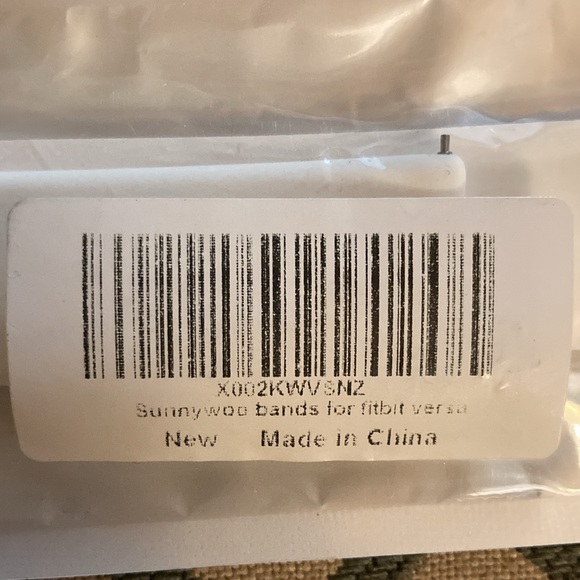 FIT BIT VERSA BAND REPLACEMENT - Picture 2 of 5